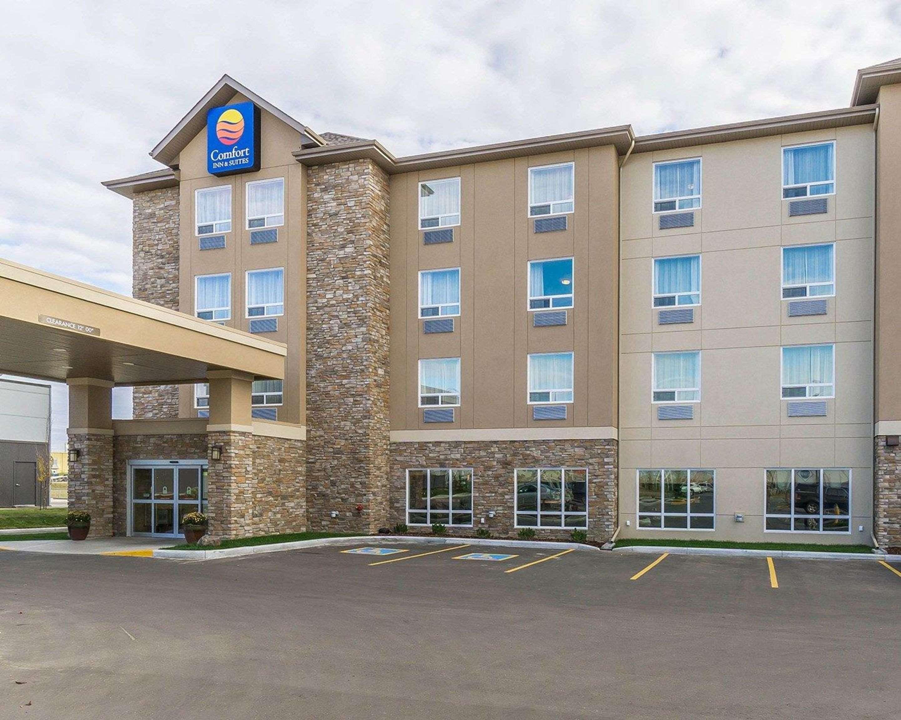 Comfort Inn & Suites Edmonton International Airport Nisku Exterior photo