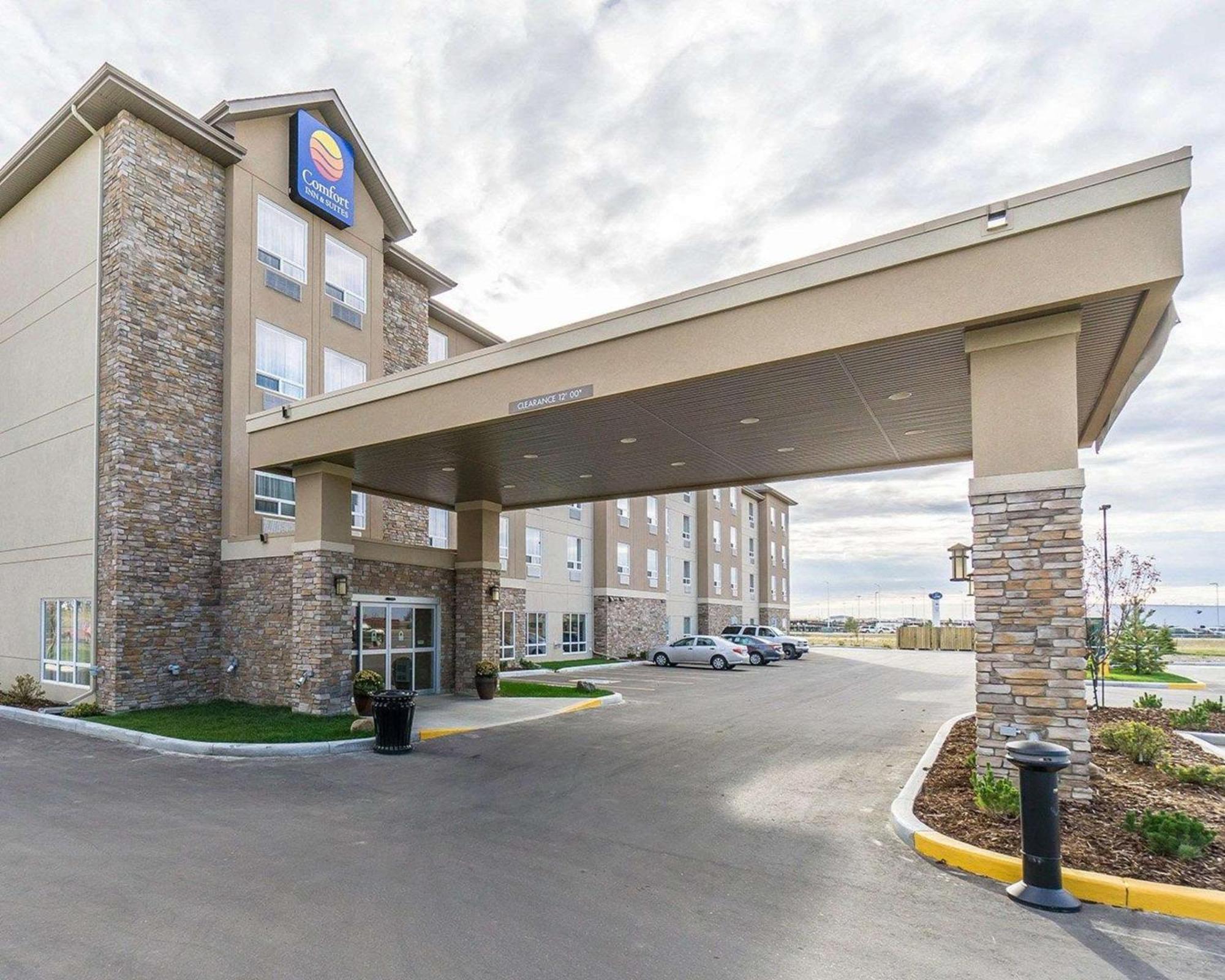 Comfort Inn & Suites Edmonton International Airport Nisku Exterior photo