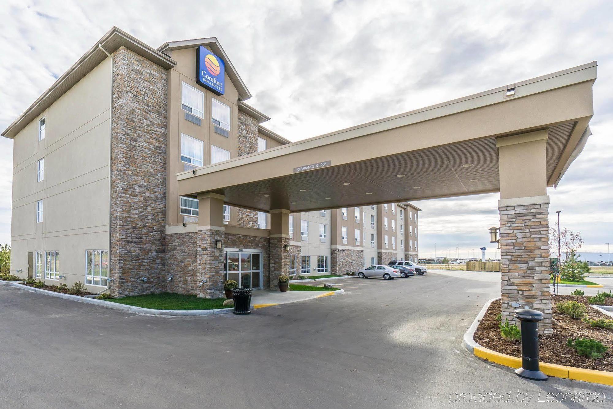 Comfort Inn & Suites Edmonton International Airport Nisku Exterior photo